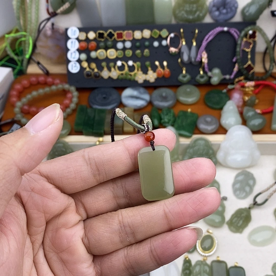 和田玉未镶嵌吊坠(不含链)