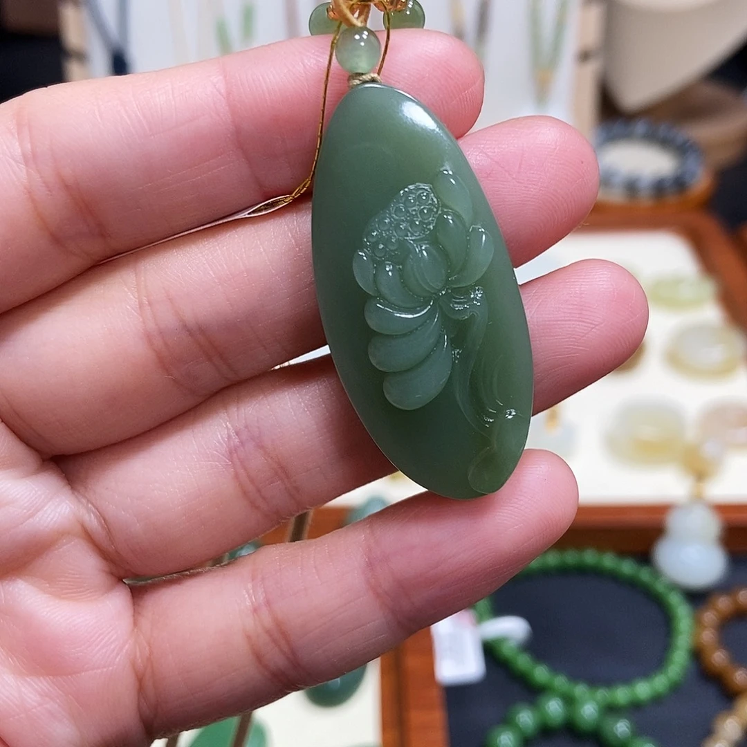 和田玉未镶嵌颈饰