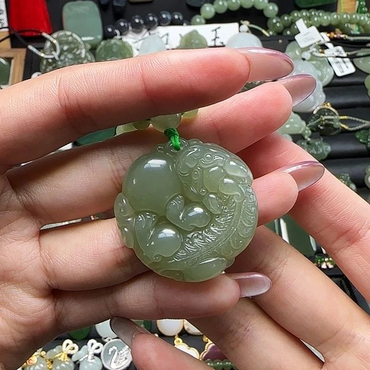 和田玉未镶嵌颈饰