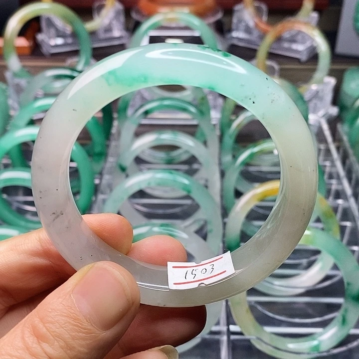 石英质玉手镯未镶嵌