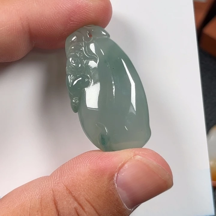 翡翠未镶嵌颈饰挂件