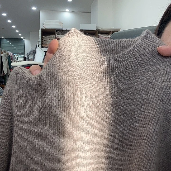 802 羊绒抽条半高领M