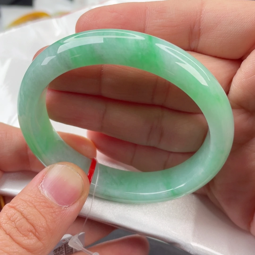 翡翠手镯未镶嵌54圈口贵妃