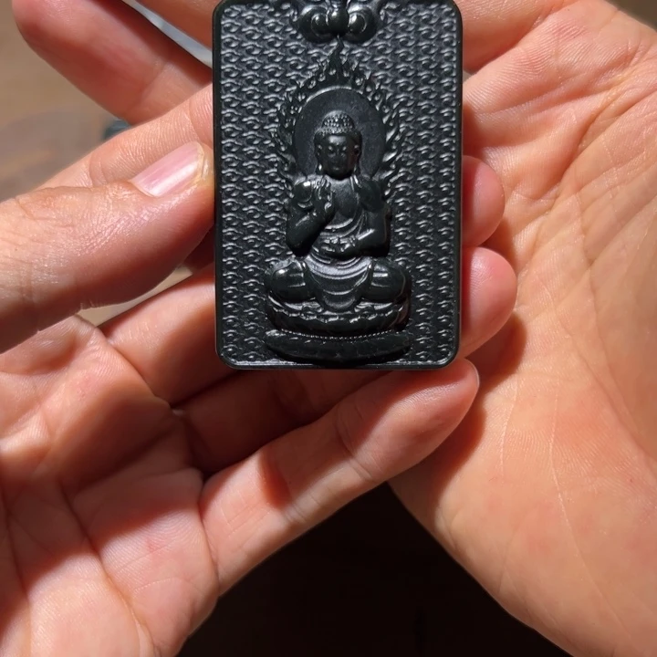 和田玉（糖玉）未镶嵌颈饰时****变