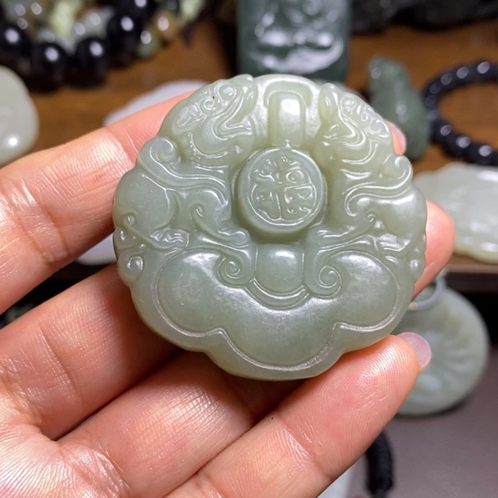 颈饰未镶嵌和田玉
