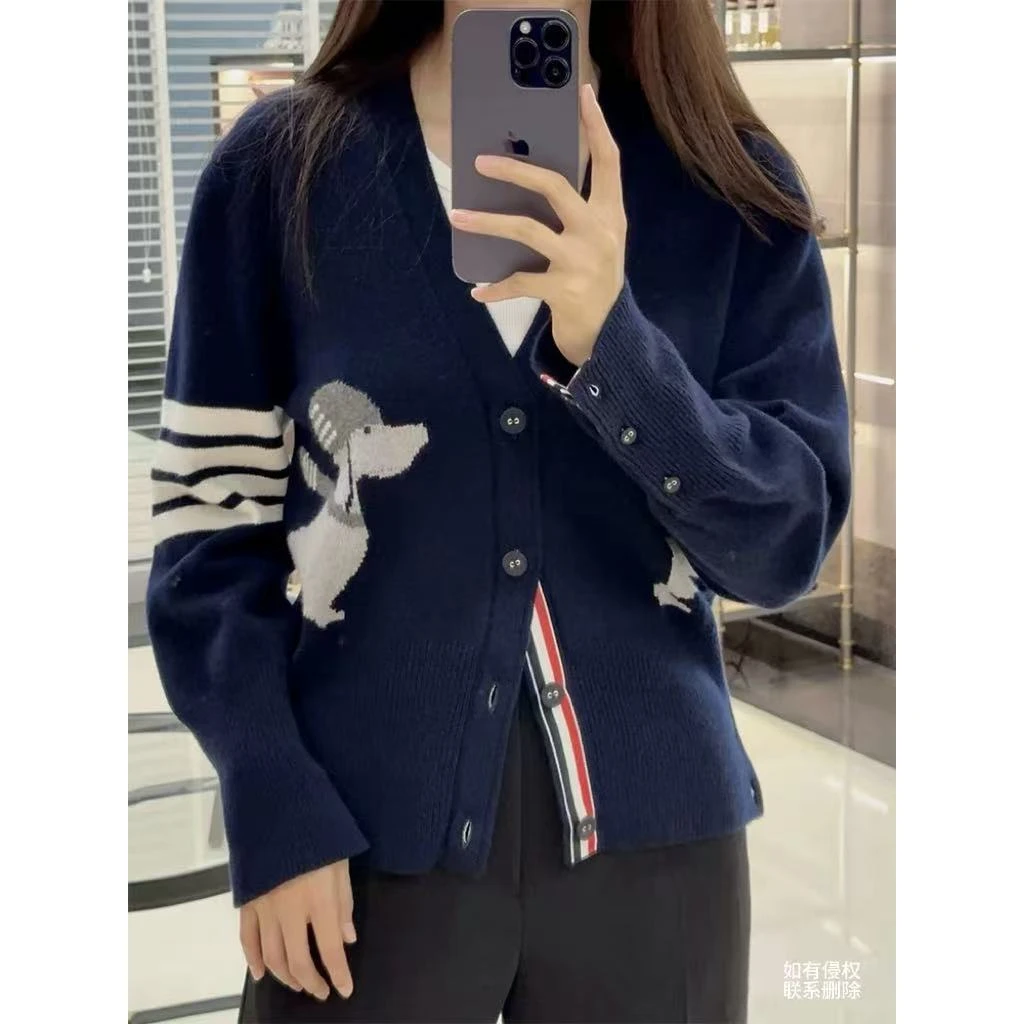『朱小姐』新款学院风帽子小狗印花百搭针织开衫 G416