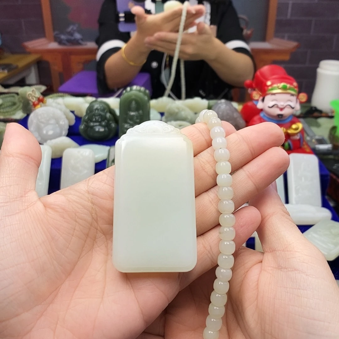 颈饰未镶嵌和田玉罗*