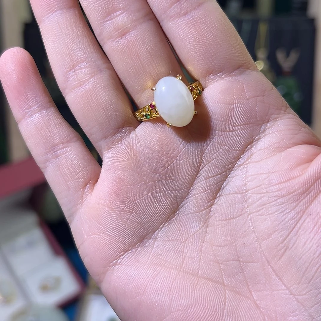 未镶嵌戒指和田玉