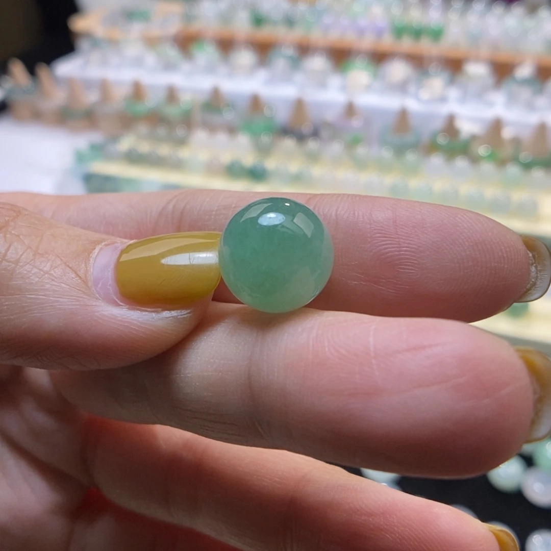 翡翠未镶嵌颈饰12.8甜绿