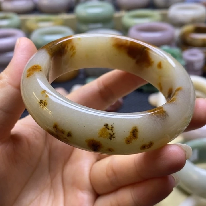 石英质玉未镶嵌手镯