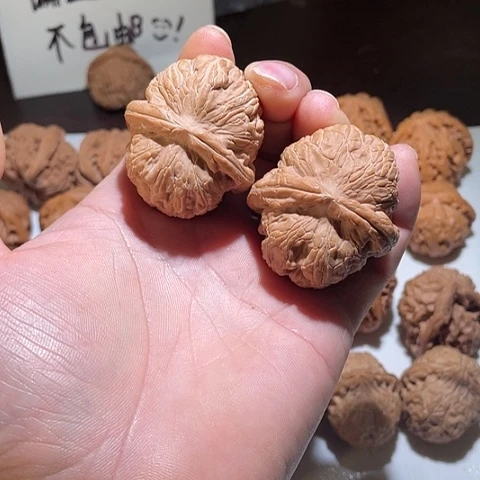 文玩核桃把件水尖元宝