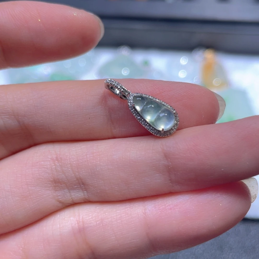 翡翠18K金镶嵌颈饰翡翠