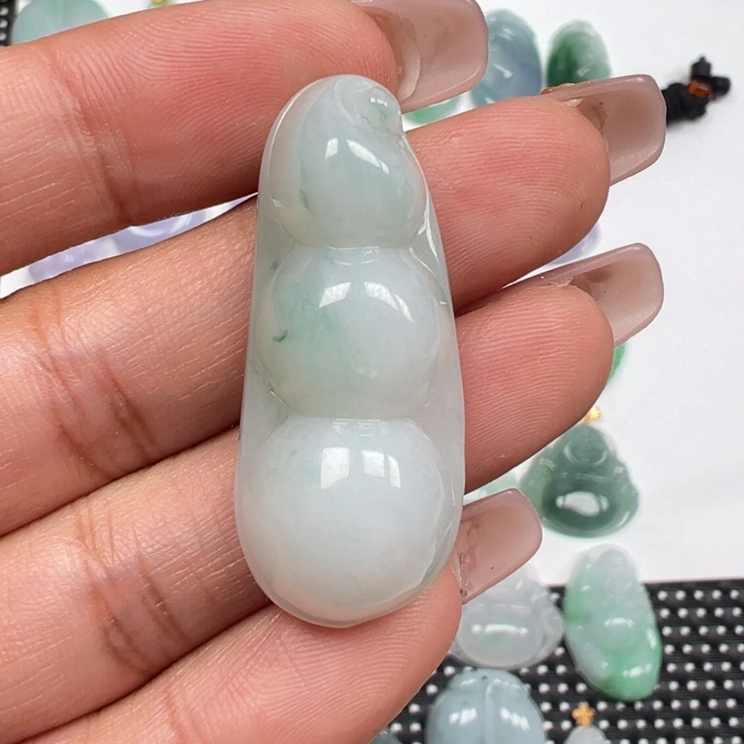 翡翠未镶嵌颈饰飘花娇润福豆