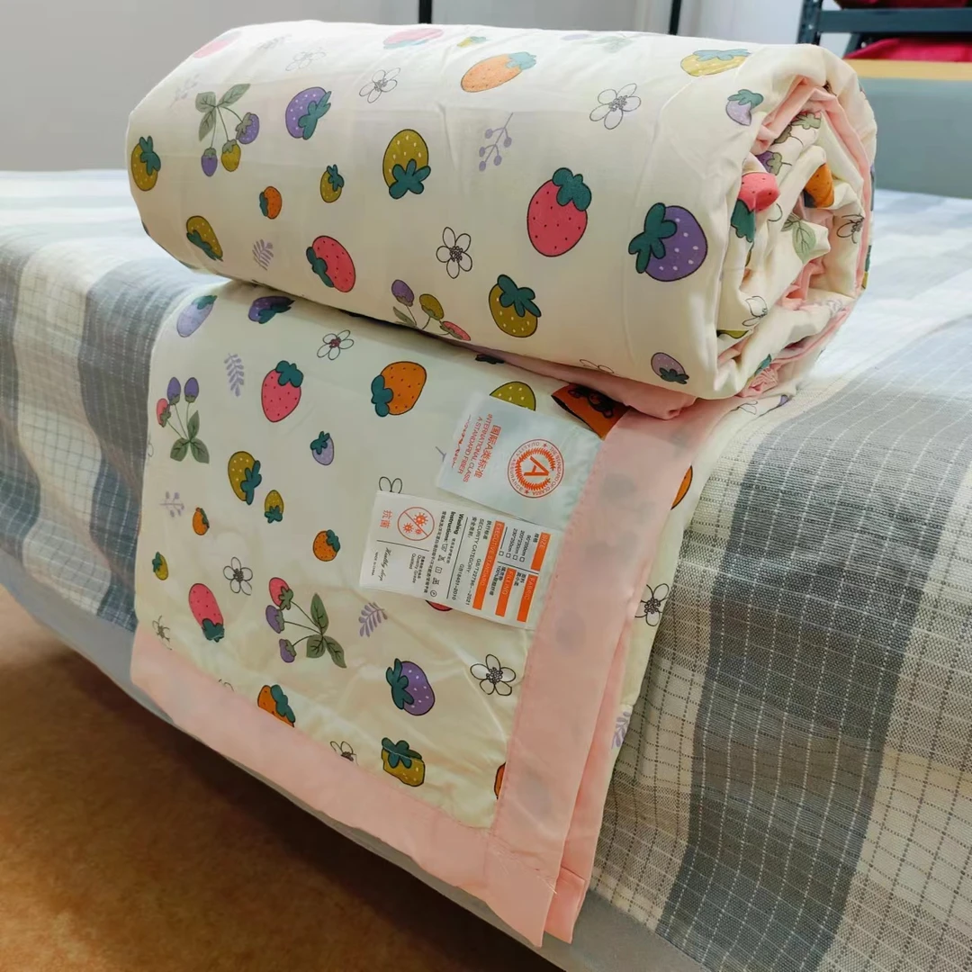 瑕疵<1.8斤左右>【莫小柔夏凉被】<小草莓>1.5X2m<±5cm>单人夏被