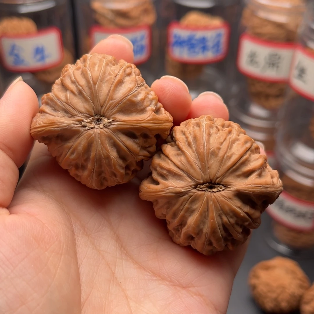 珊***语文玩核桃把件42.8铁锤妹