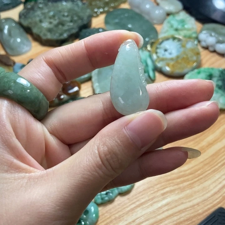 翡翠未镶嵌颈饰翡翠吊坠