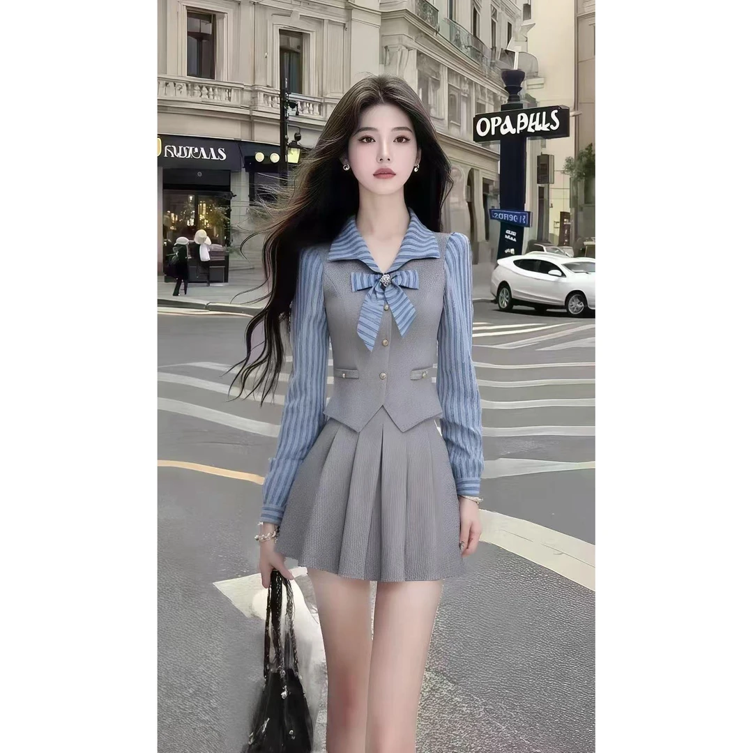 休闲通勤风灰色条纹拼接长袖修身上衣+灰色百搭高腰半身裙两件套