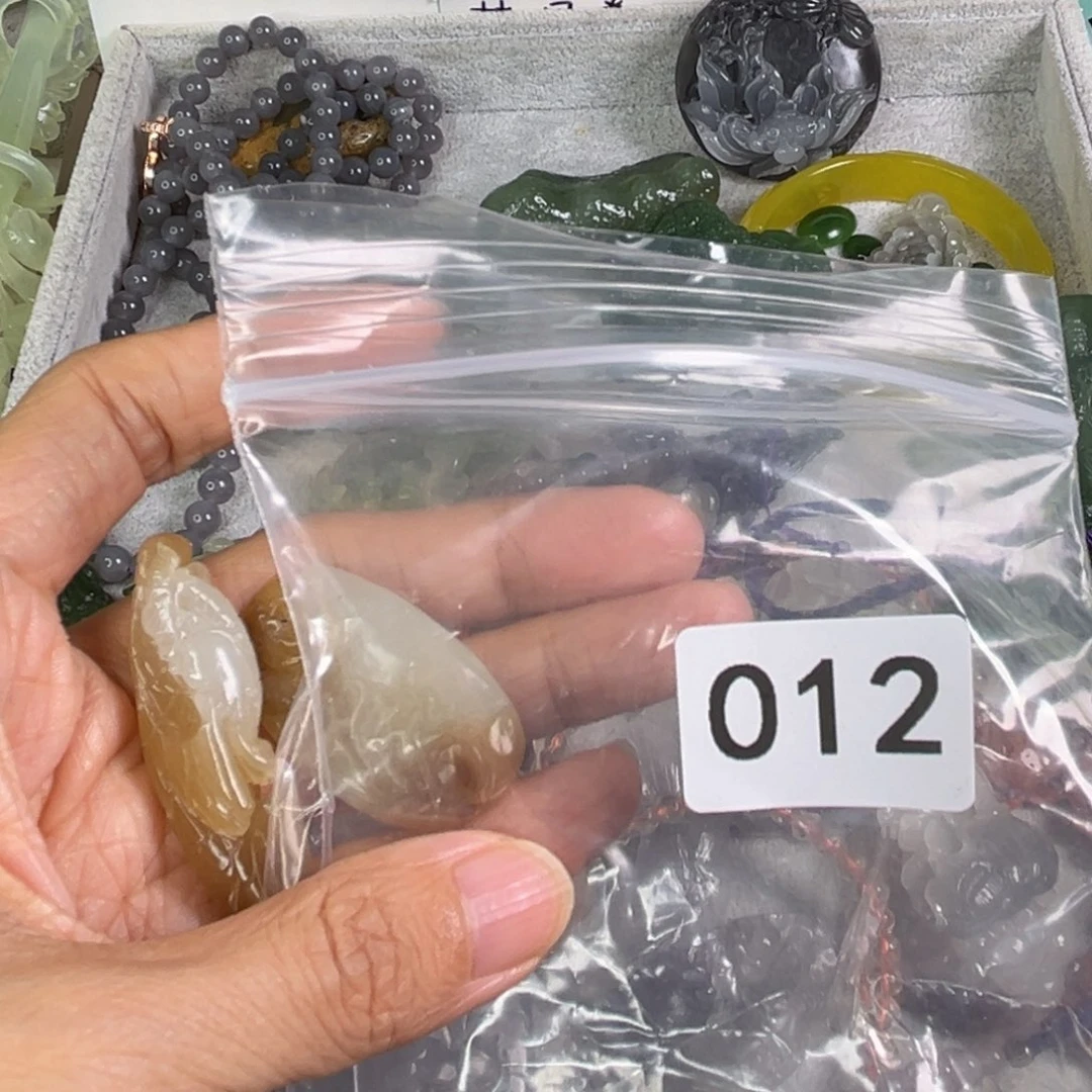 岫玉未镶嵌发饰蝶**香