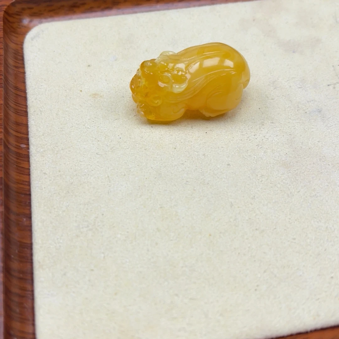 蜜蜡未镶嵌裸石貔貅