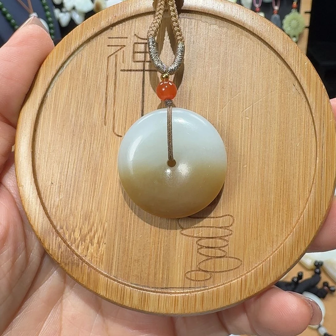 珑***猫和田玉未镶嵌手镯