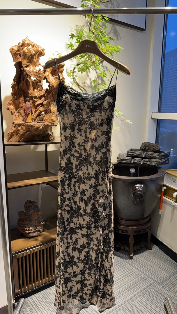 REMI[吊带裙]蕾丝拼接印花吊带连衣裙女夏季修身显瘦包臀长裙