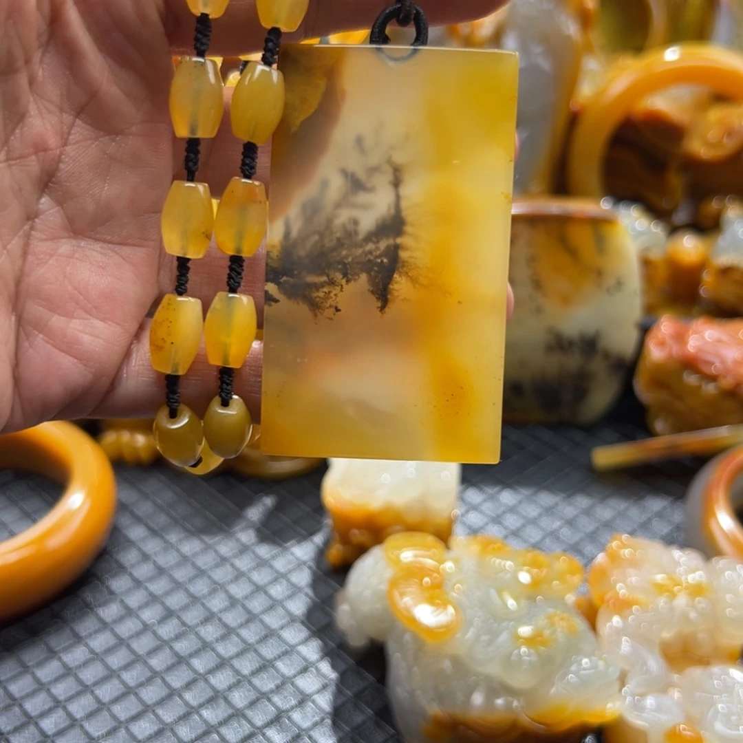 绿***洲石英质玉未镶嵌颈饰