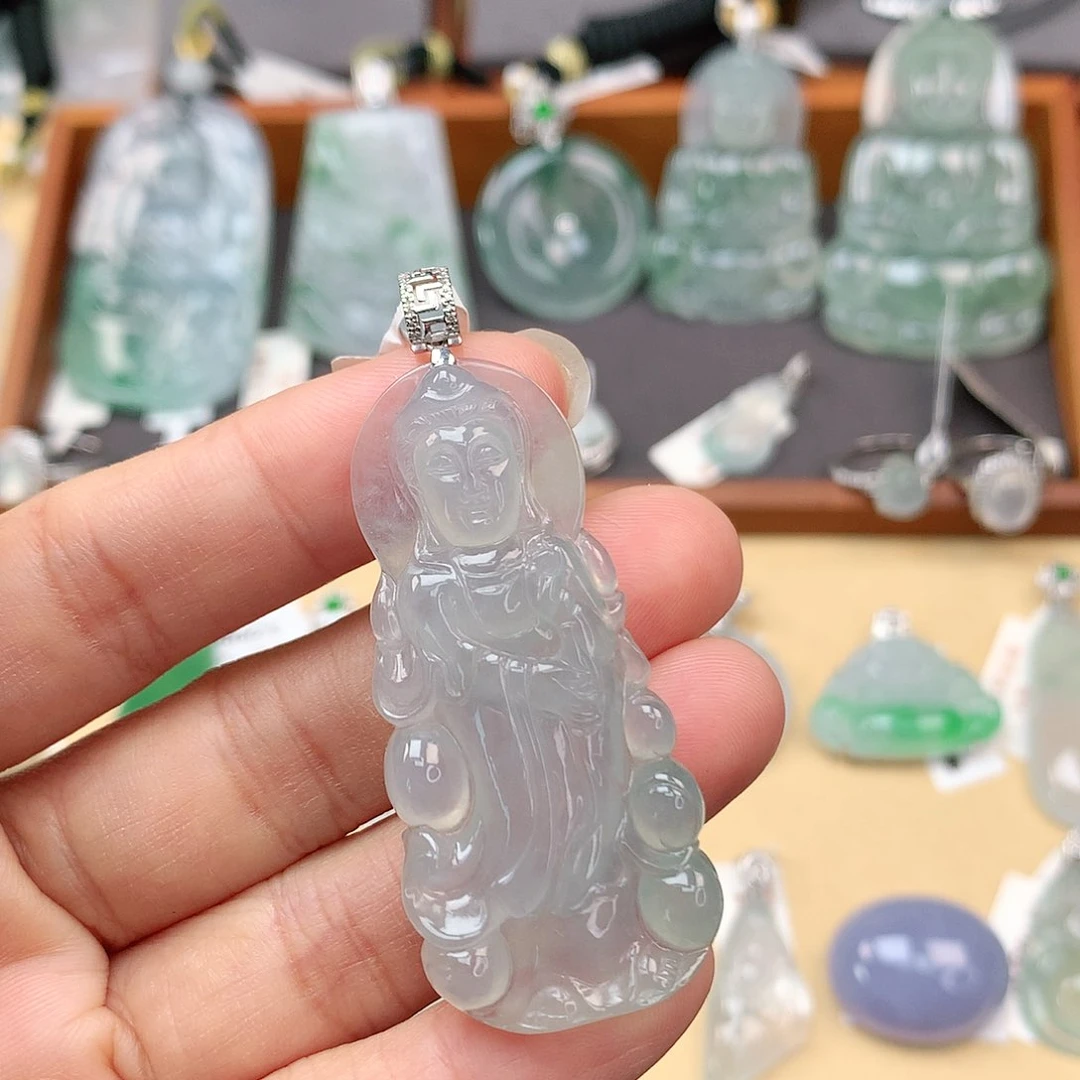 翡翠颈饰18K金镶嵌站观音