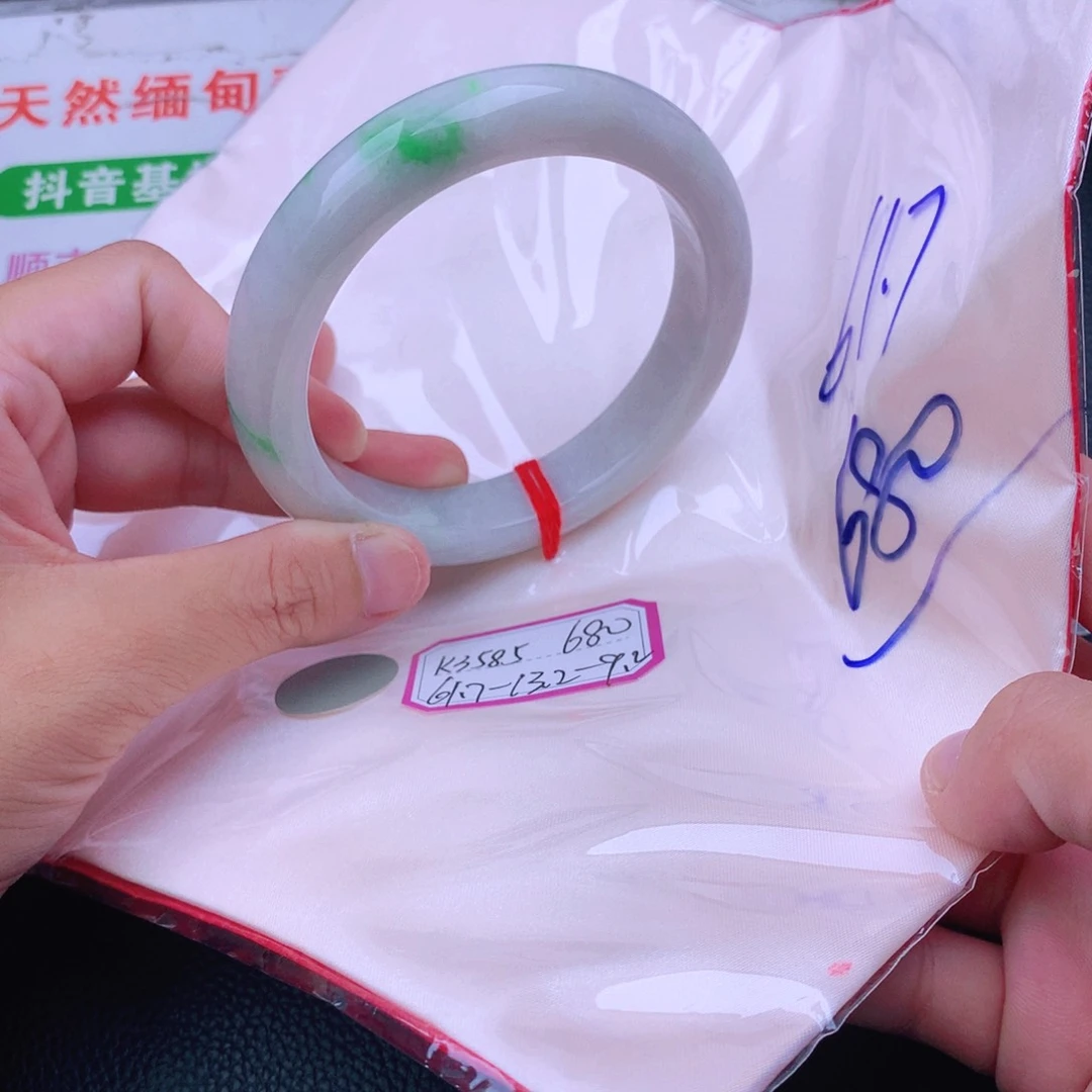 翡翠手镯未镶嵌我