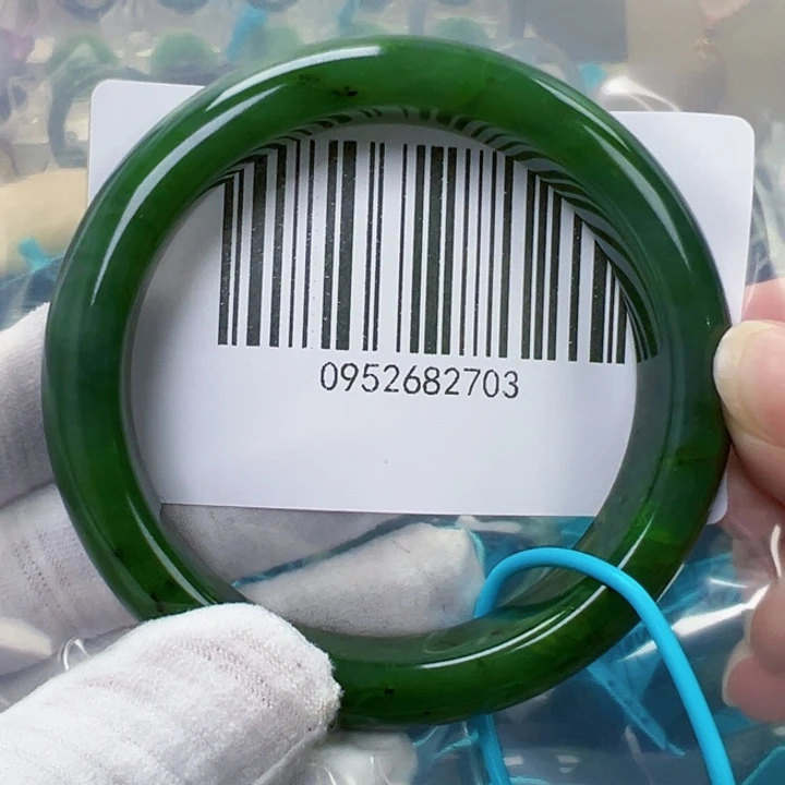 长***匙和田玉未镶嵌手镯微瑕60.5