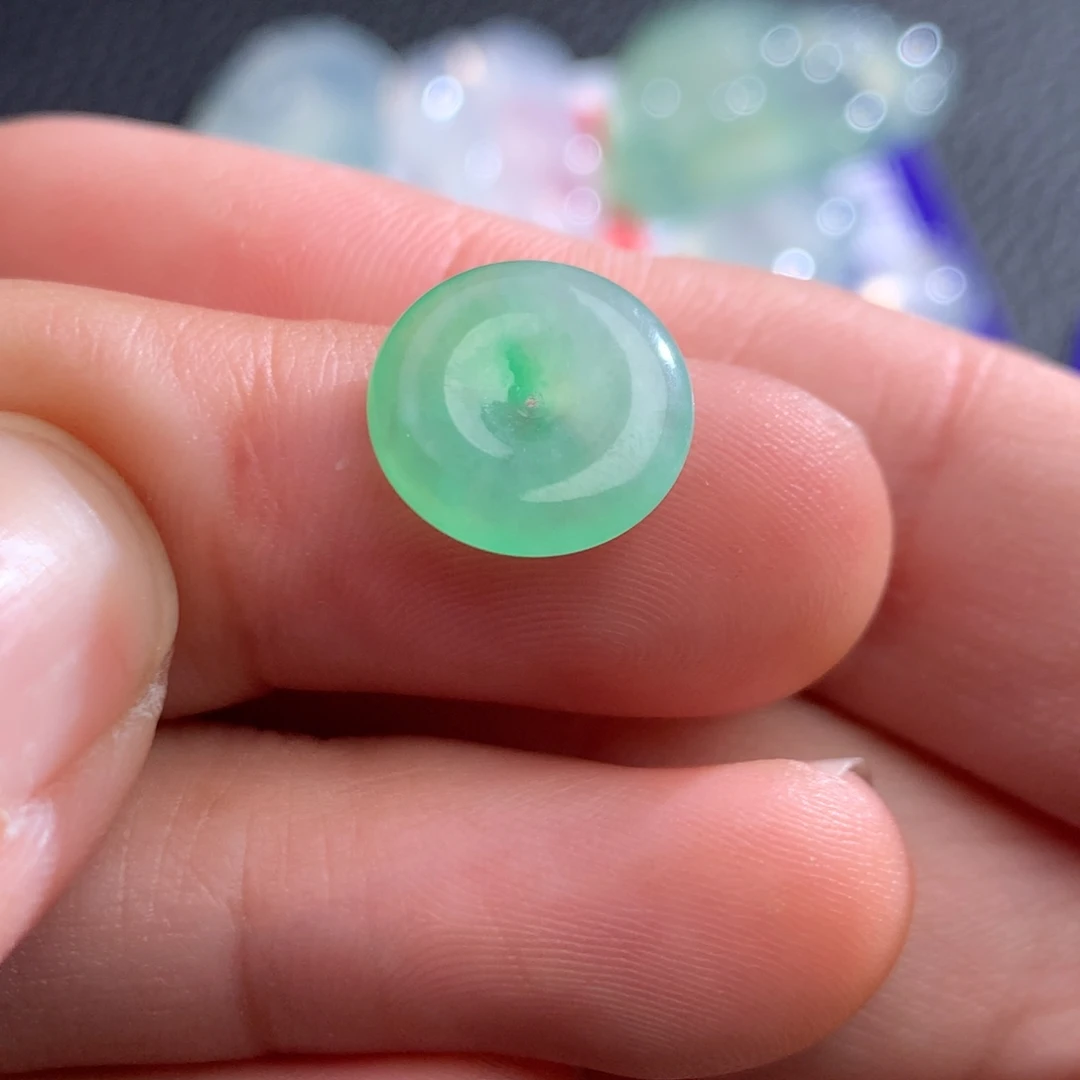 翡翠未镶嵌颈饰缅甸