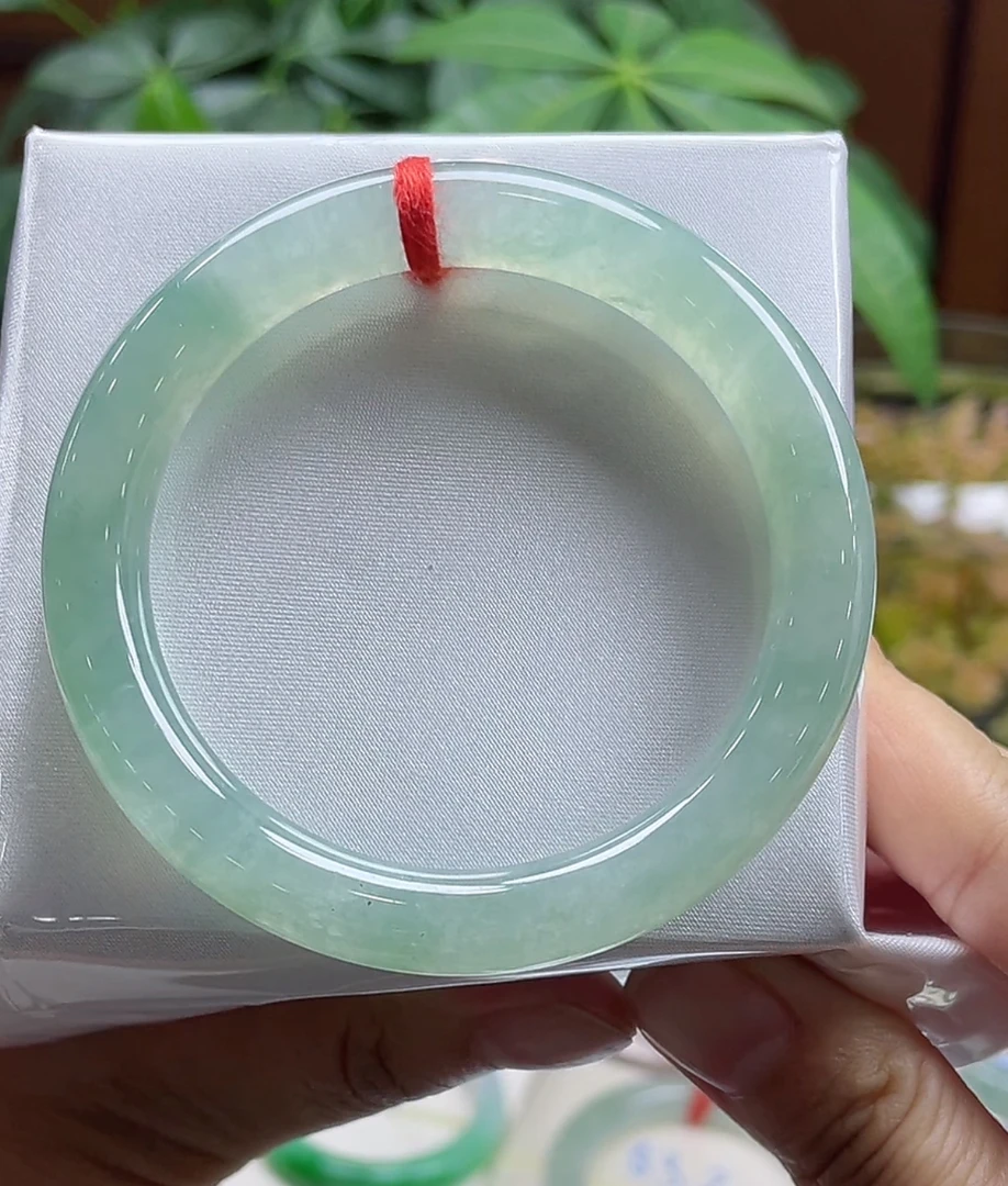 53-54圈冰晴蓝圆条翡翠手镯