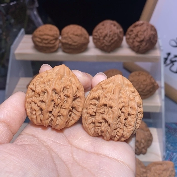 文玩核桃吊坠龙脊
