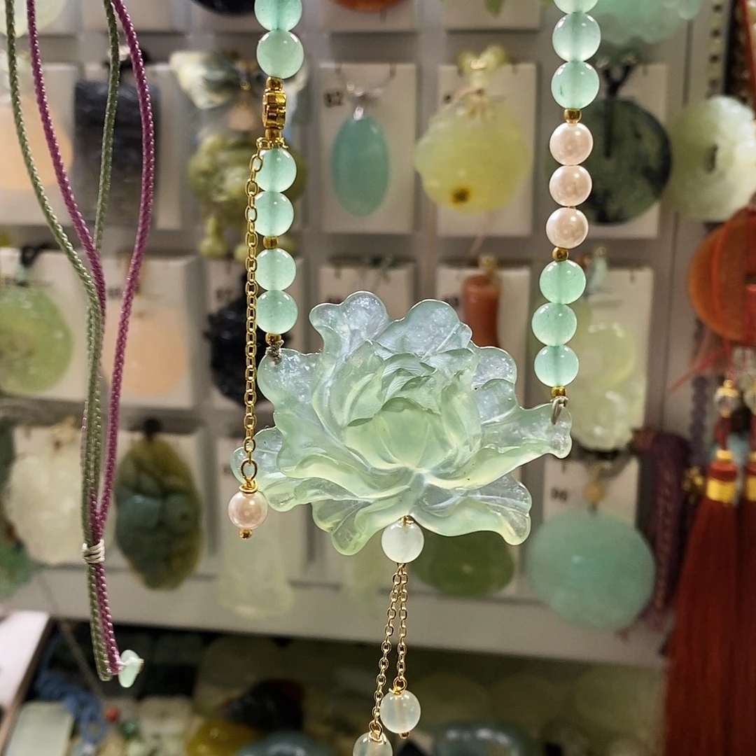 蛇纹石玉未镶嵌颈饰