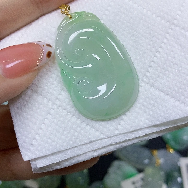 颈饰18K金镶嵌翡翠挂件