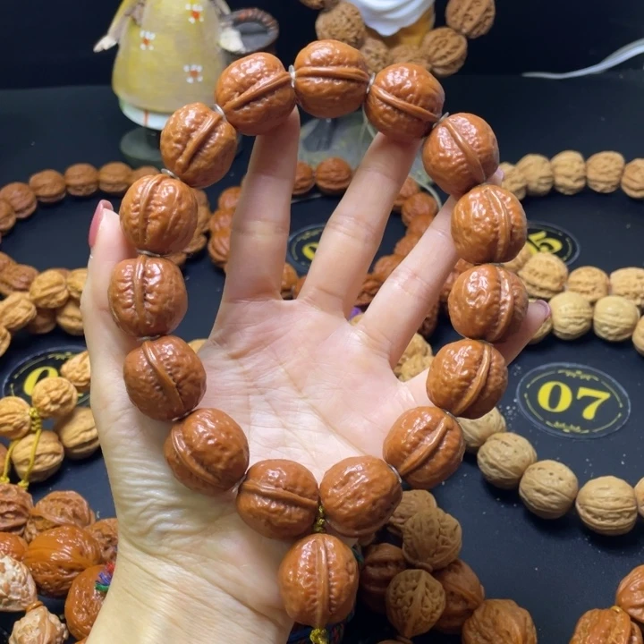 我***a文玩核桃手串光头