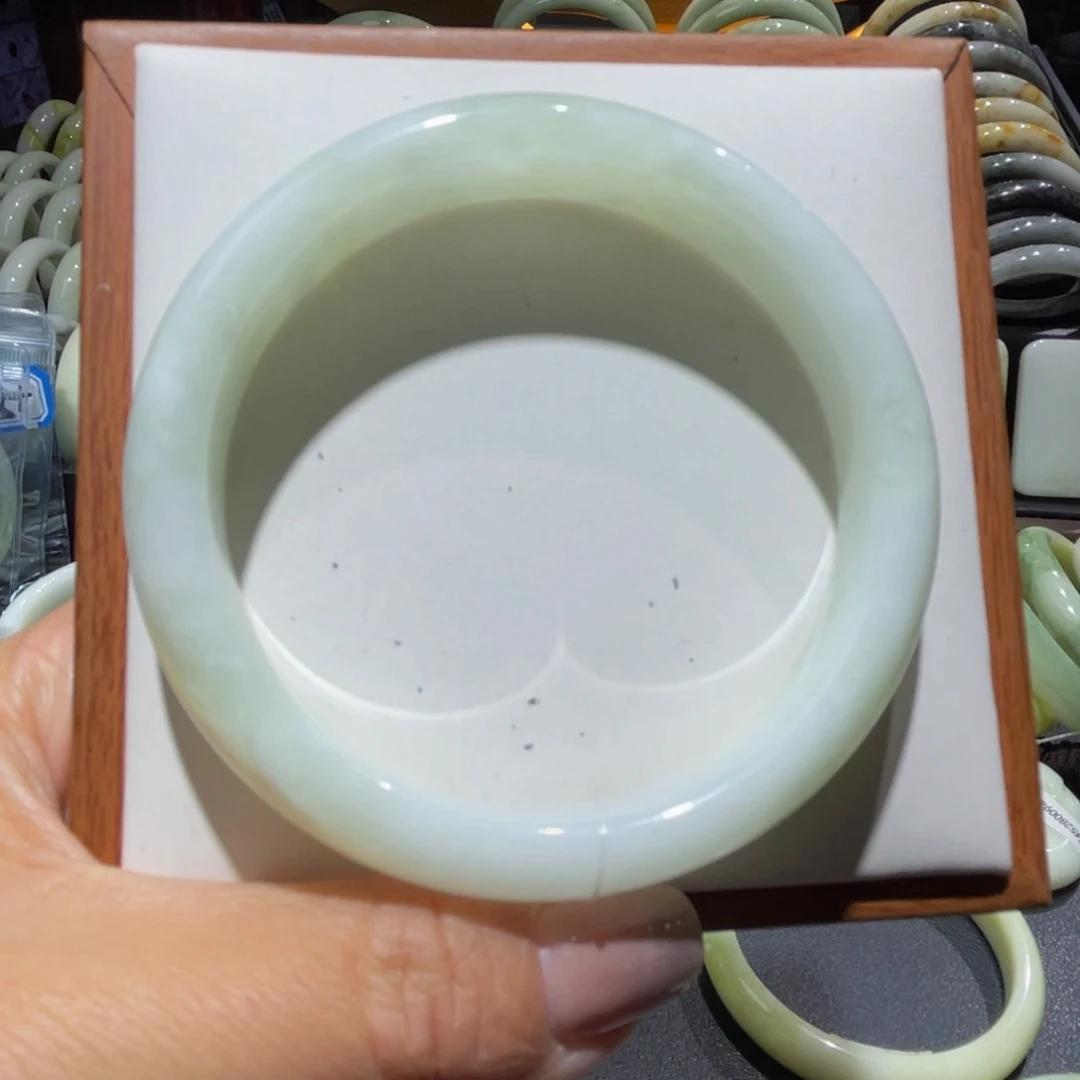 未镶嵌手镯蓝田玉（蛇纹石化大理石玉）、****