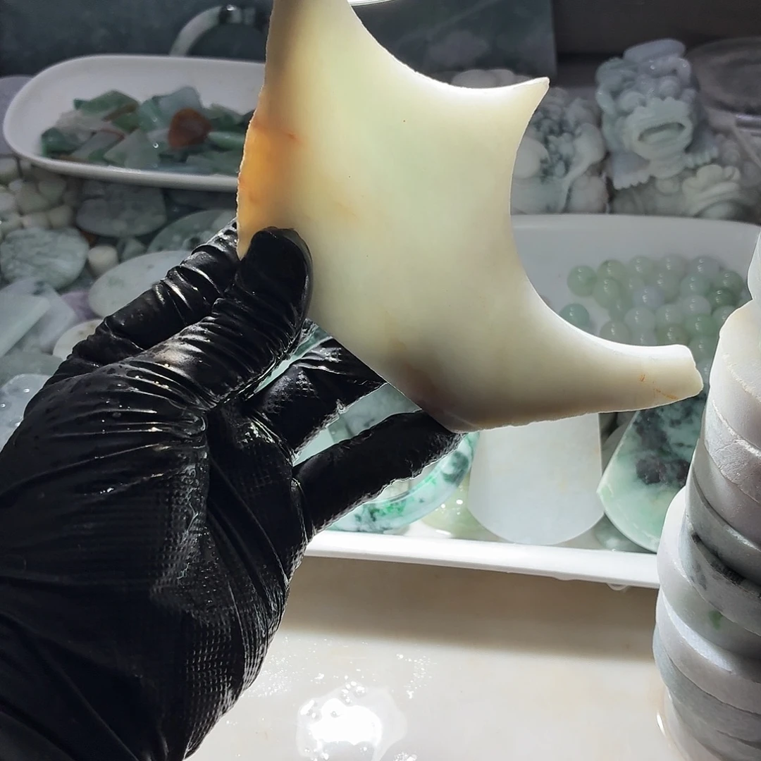 翡翠未镶嵌颈饰边角料