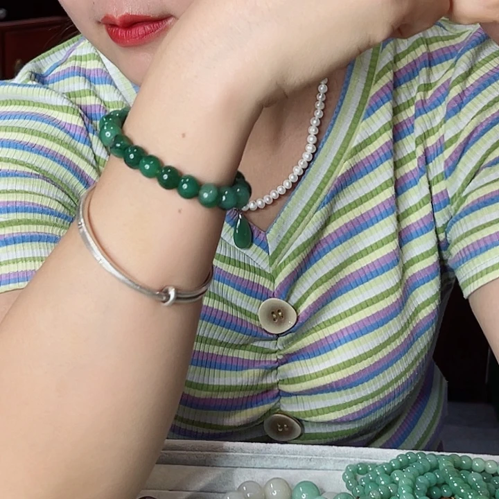 密玉(石英质玉)未镶嵌颈饰绿**忧