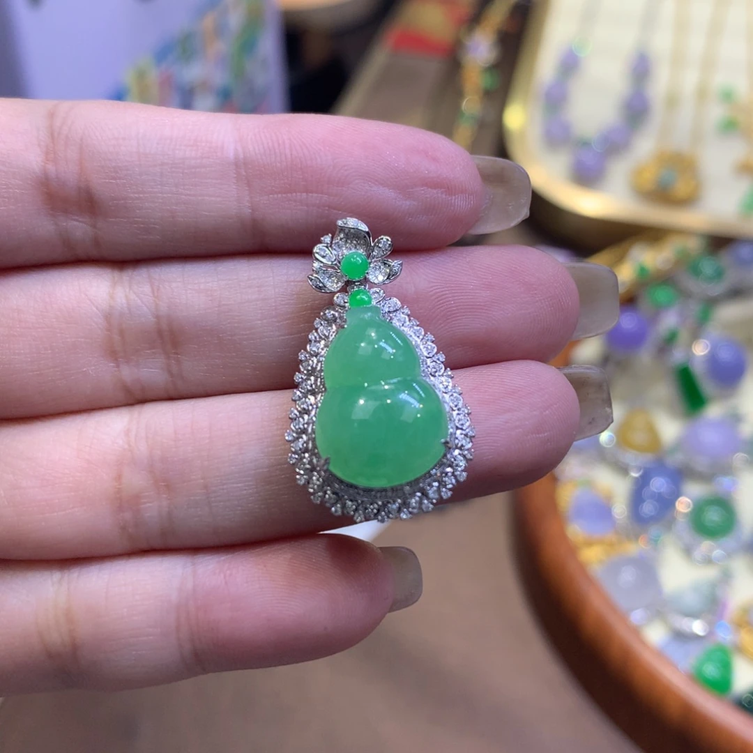 翡翠18K金镶嵌颈饰