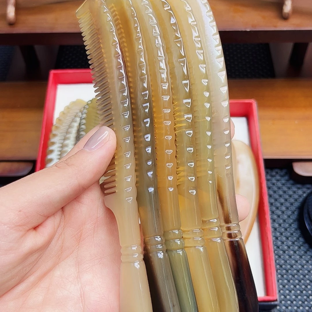 手工制作纯牛角梳子