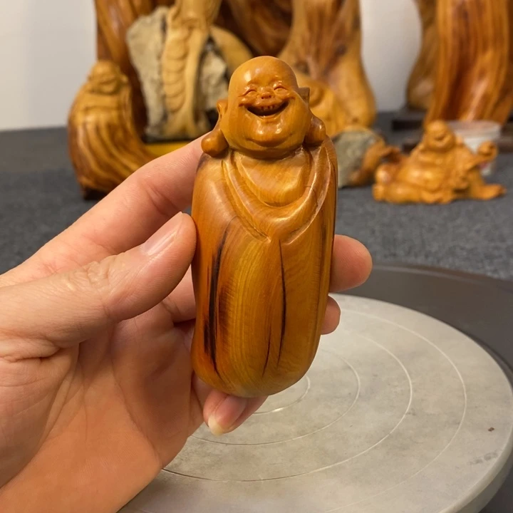 柏木（崖柏）弥勒佛手把件