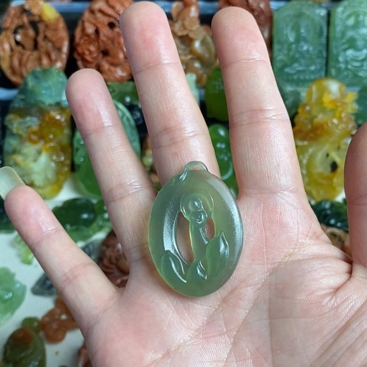 蛇纹石玉未镶嵌颈饰熙*