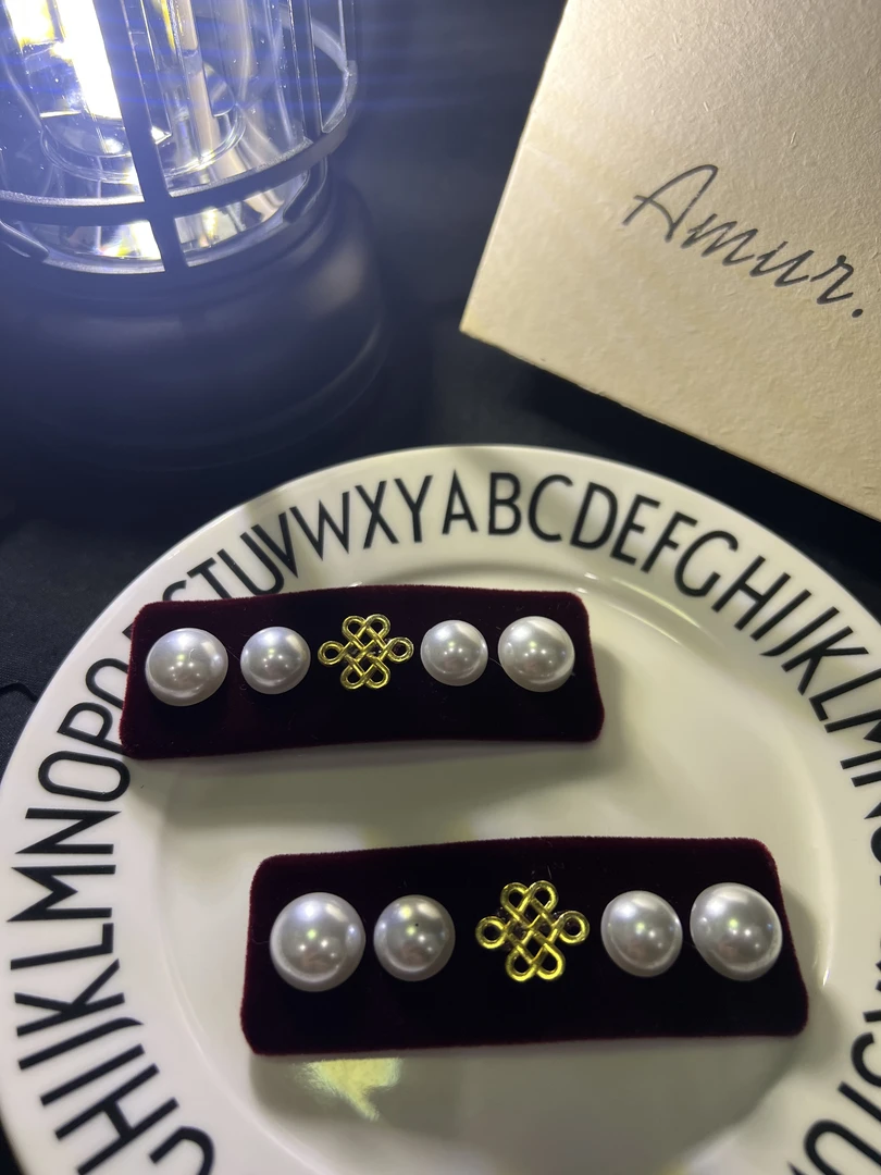 暗红色蒙元素发夹气质