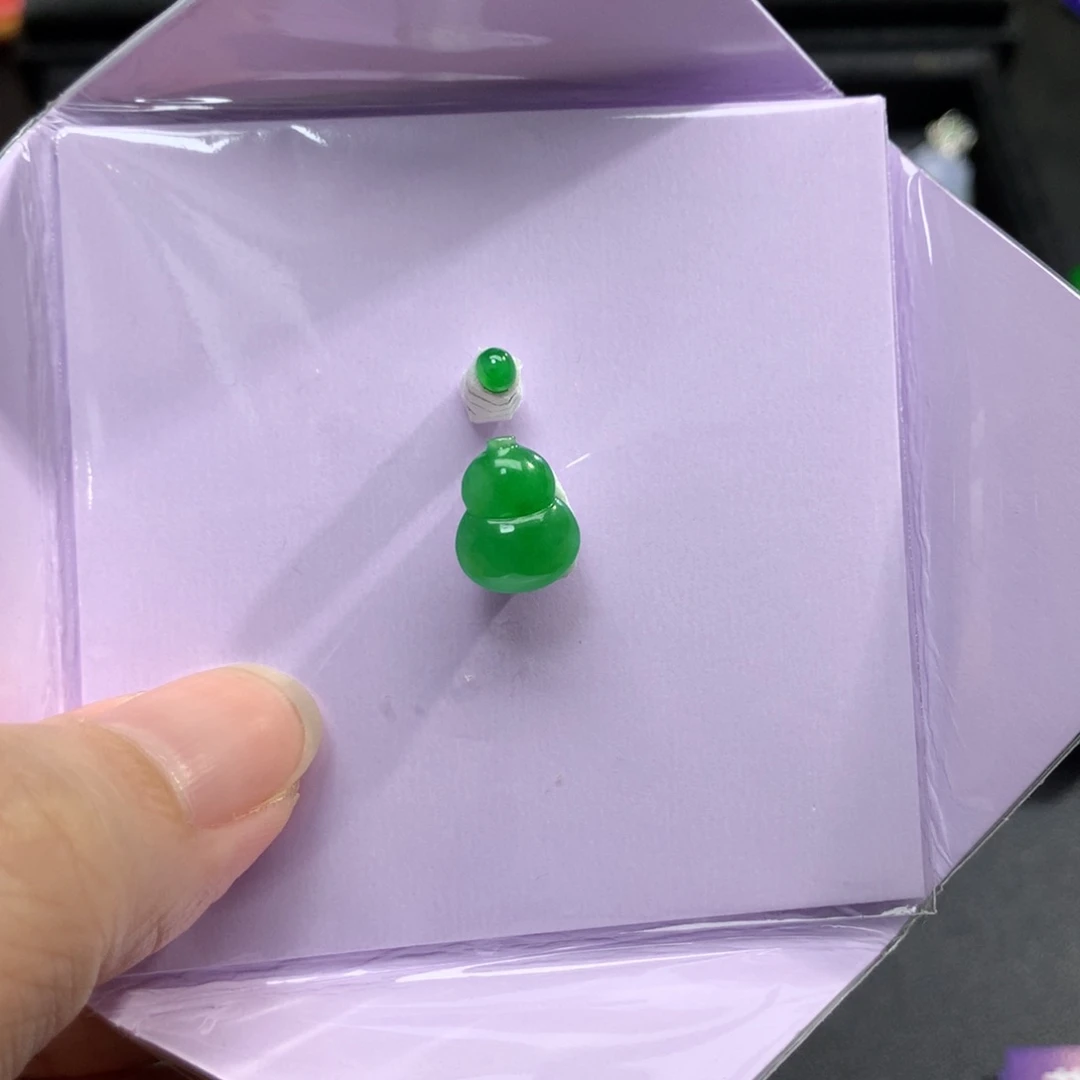 吊坠(不含链)未镶嵌翡翠?**?