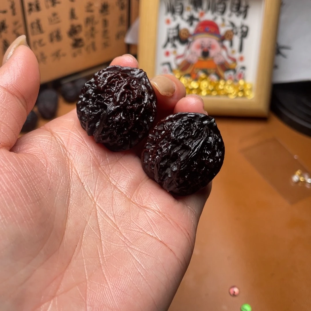核桃彩彩荔枝纹地闷手把件16