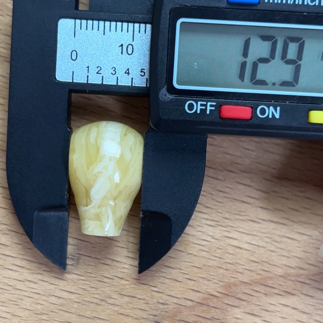 琥珀未镶嵌裸石三通