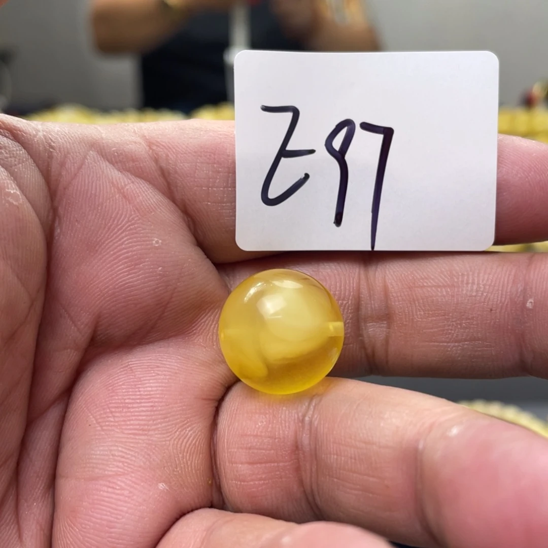 未镶嵌琥珀手链多样性发，发其中一件