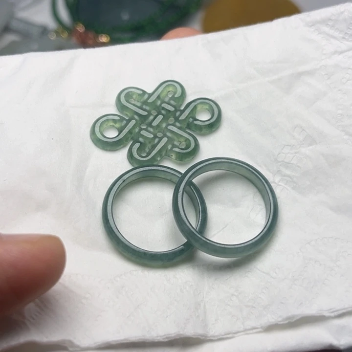 翡翠未镶嵌颈饰挂件