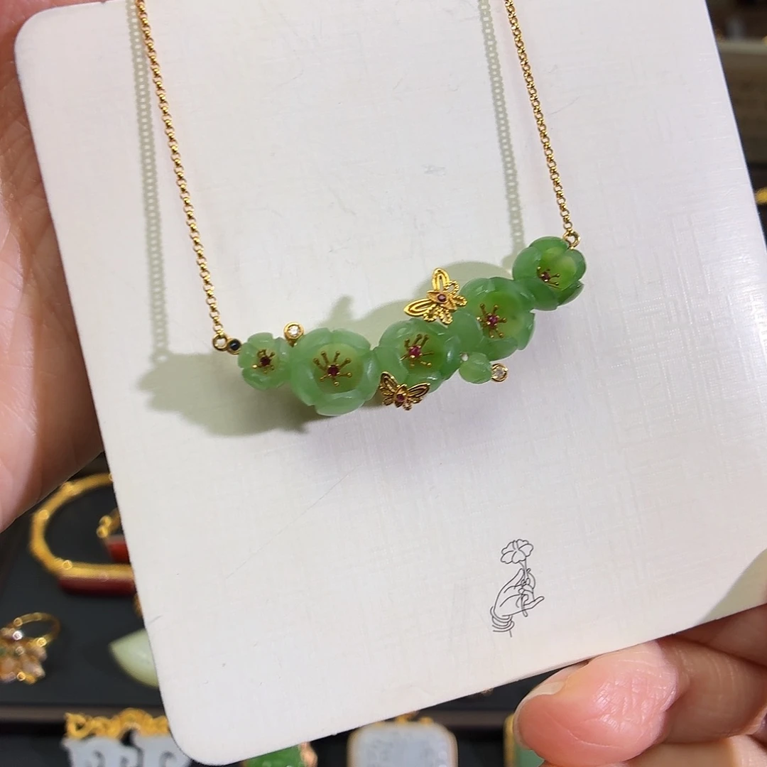 颈饰18K金镶嵌和田玉