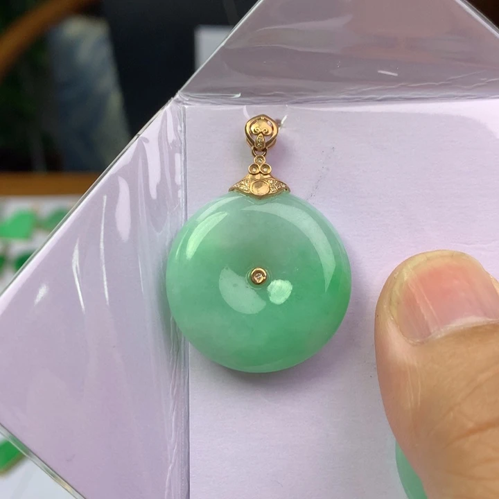 翡翠18K金镶嵌颈饰
